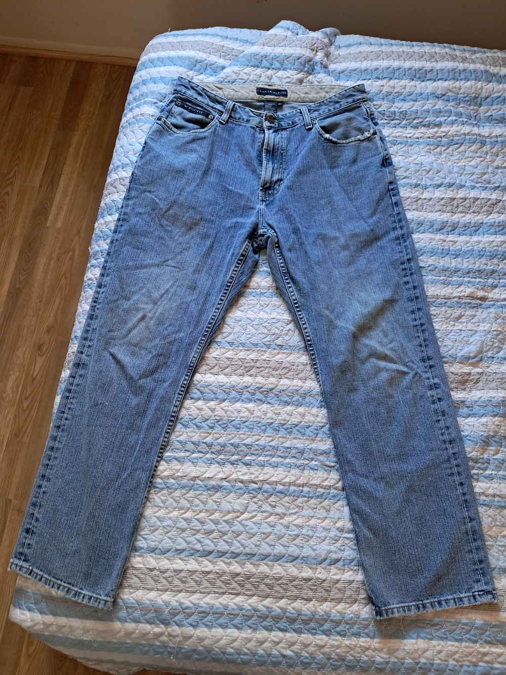 Vintage 90s Tommy Hilfiger Jeans 33x30 Light Wash Distressed Frayed Straight